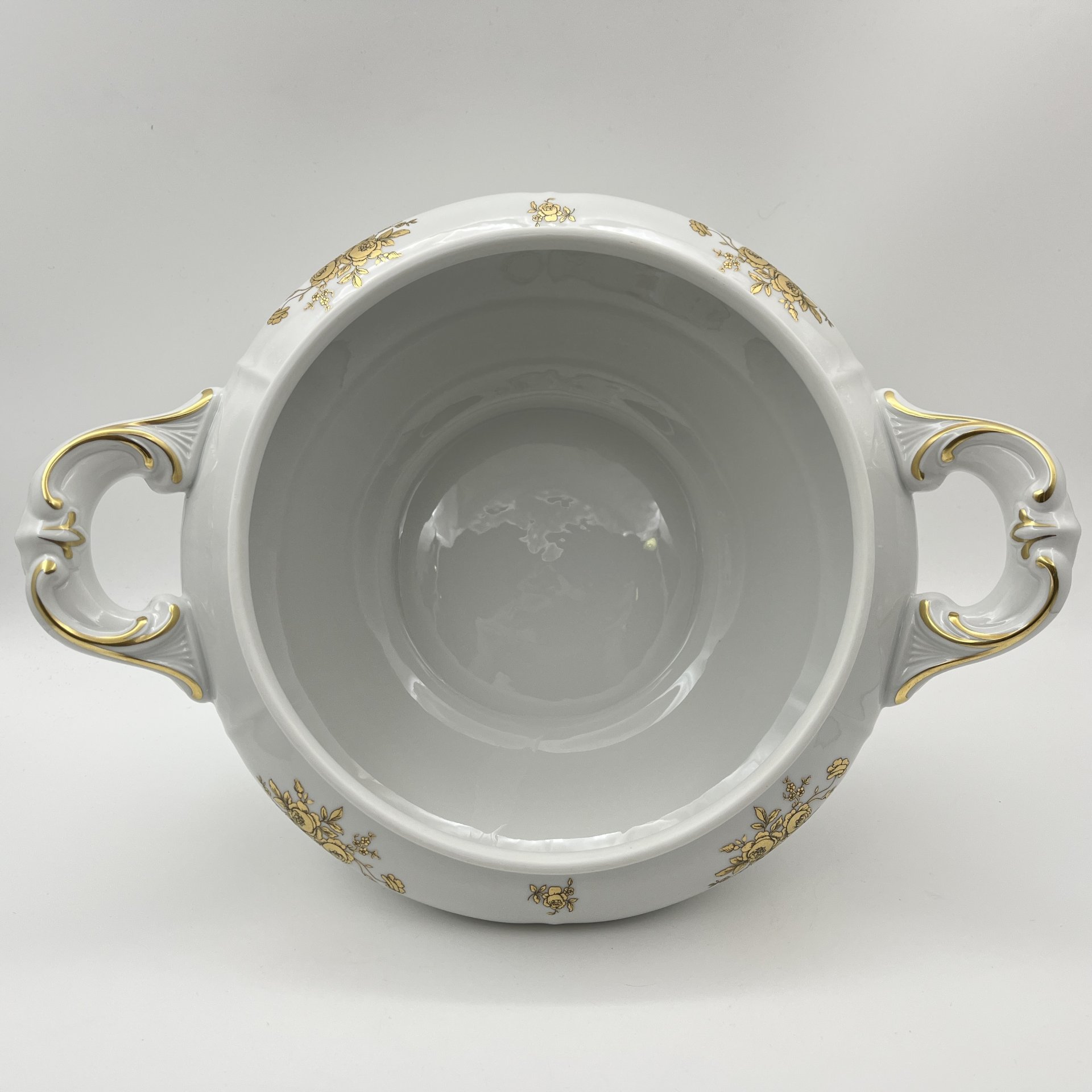 Супница, украшенная цветочным декором, серия "Katharina", фарфор, золочение, Weimar Porzellan (Веймарский фарфор), ГДР, 1950-1980 гг.