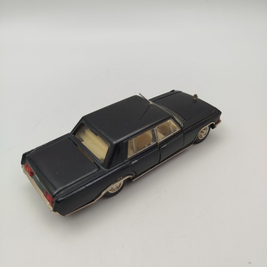Модель автомобиля "ЗИЛ-117", в масштабе 1:43, композитный материал, картон, Саратовский завод «Тантал», СССР, 1982-1987 гг.