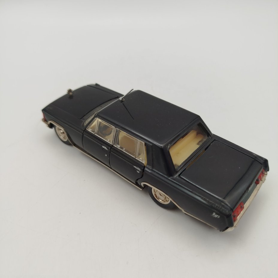 Модель автомобиля "ЗИЛ-117", в масштабе 1:43, композитный материал, картон, Саратовский завод «Тантал», СССР, 1982-1987 гг.