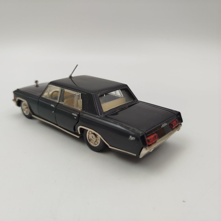 Модель автомобиля "ЗИЛ-117", в масштабе 1:43, композитный материал, картон, Саратовский завод «Тантал», СССР, 1982-1987 гг.