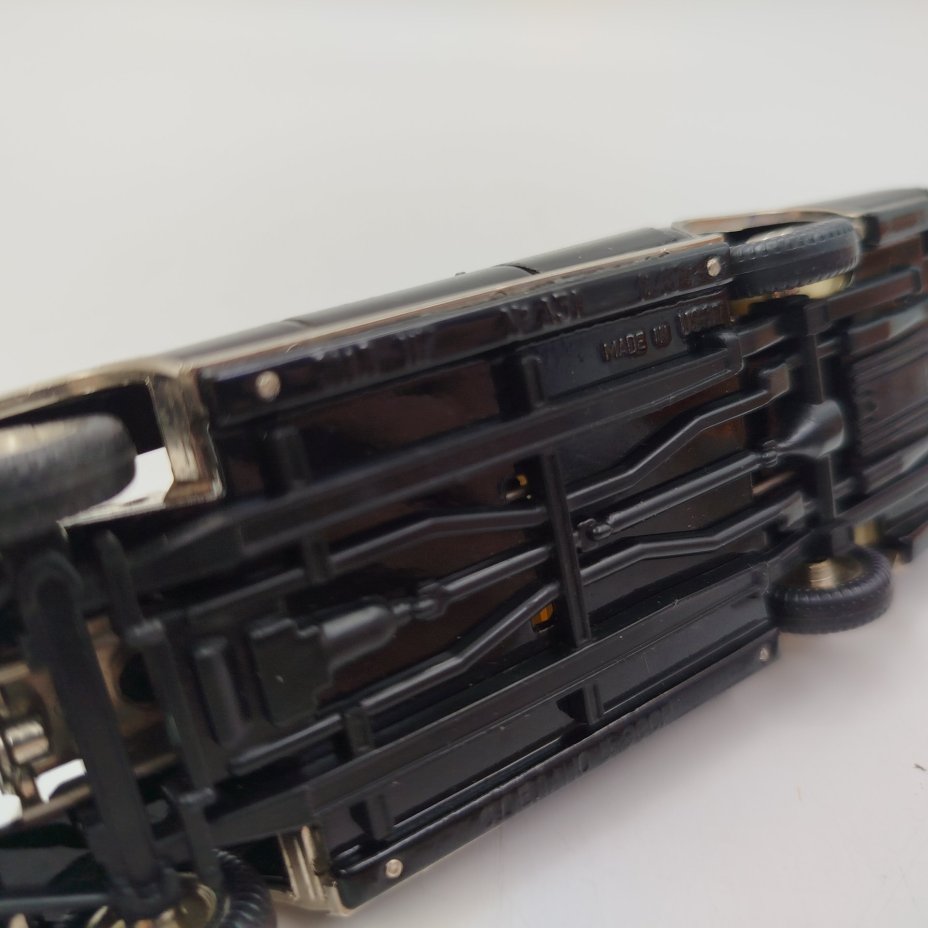 Модель автомобиля "ЗИЛ-117", в масштабе 1:43, композитный материал, картон, Саратовский завод «Тантал», СССР, 1982-1987 гг.