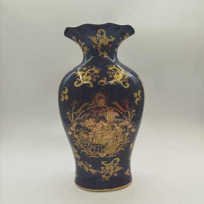 Ваза с фестончатым горлом украшенная растительным декором, фаянс, крытье, деколь, золочение, Европа, 1990-2010 гг.