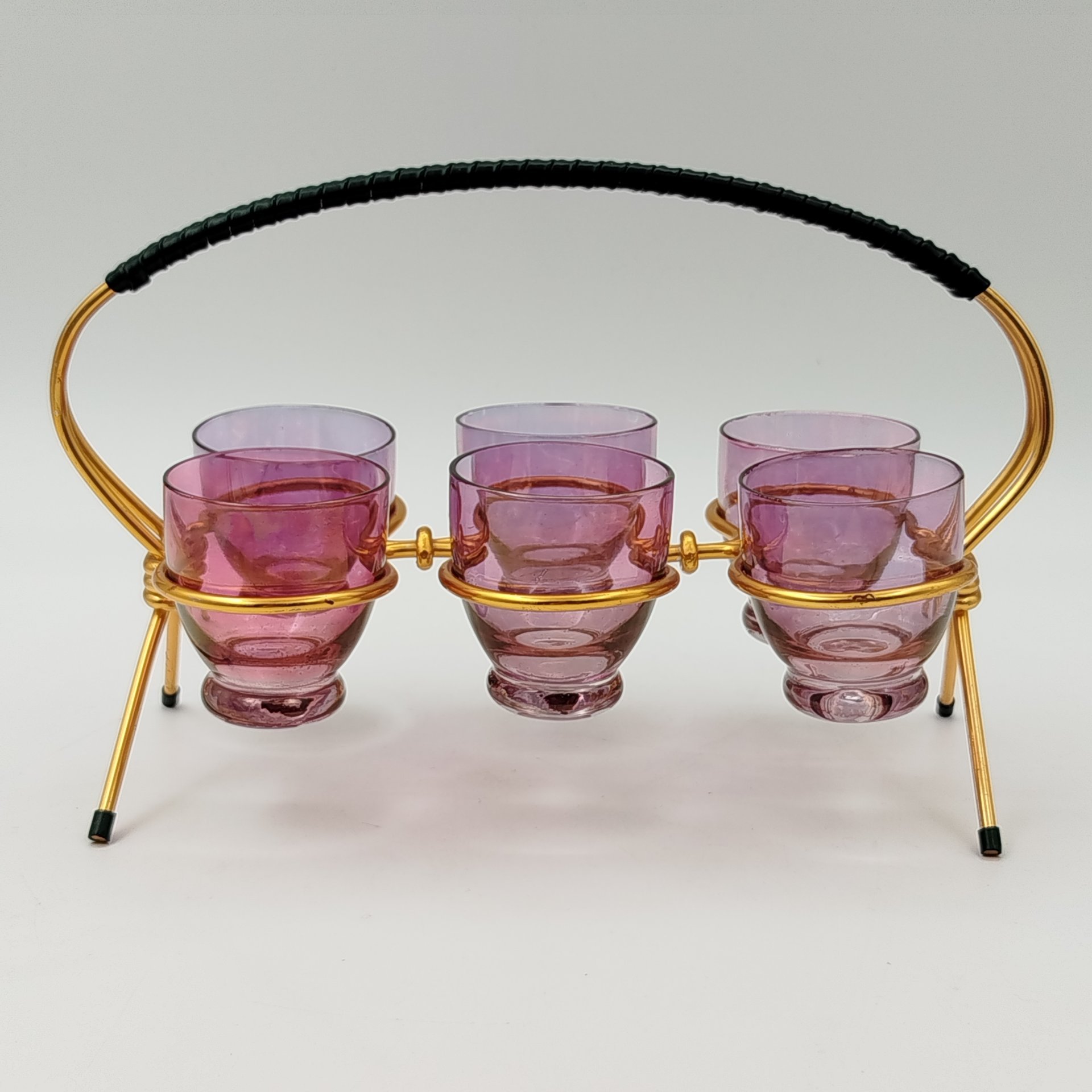 Набор стопок лилового оттенка на золотистой подставке (на 6 персон)