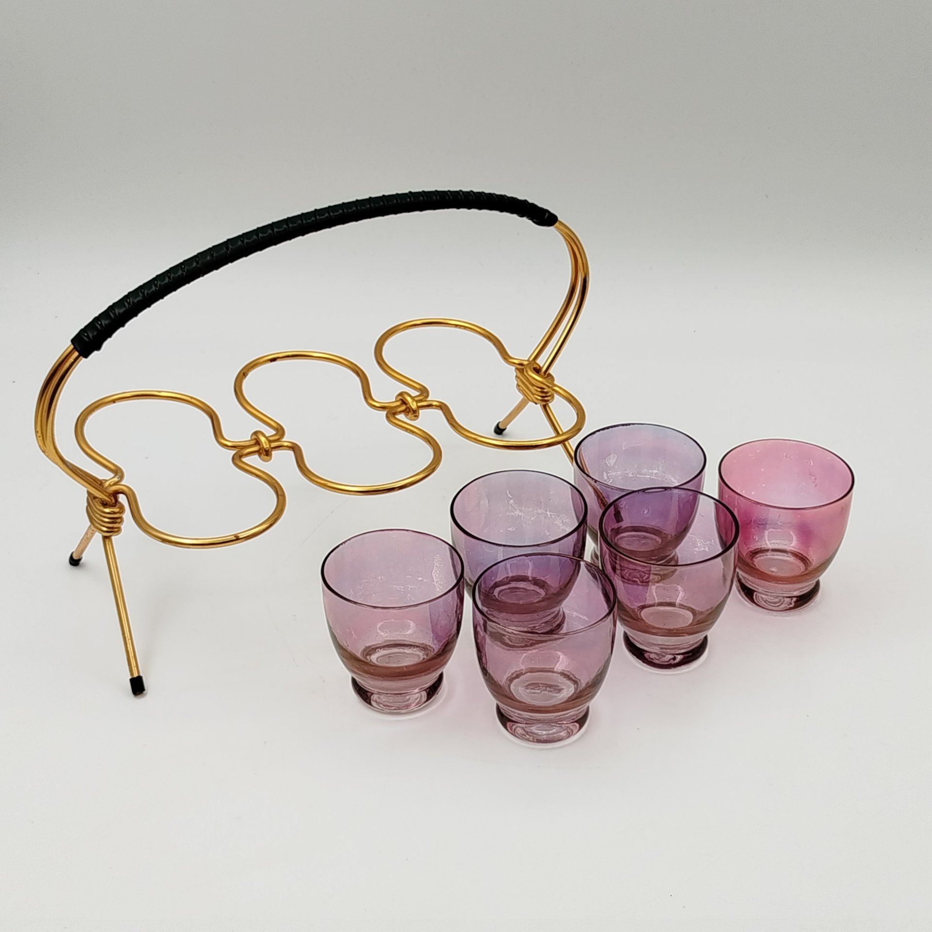 Набор стопок лилового оттенка на золотистой подставке (на 6 персон)