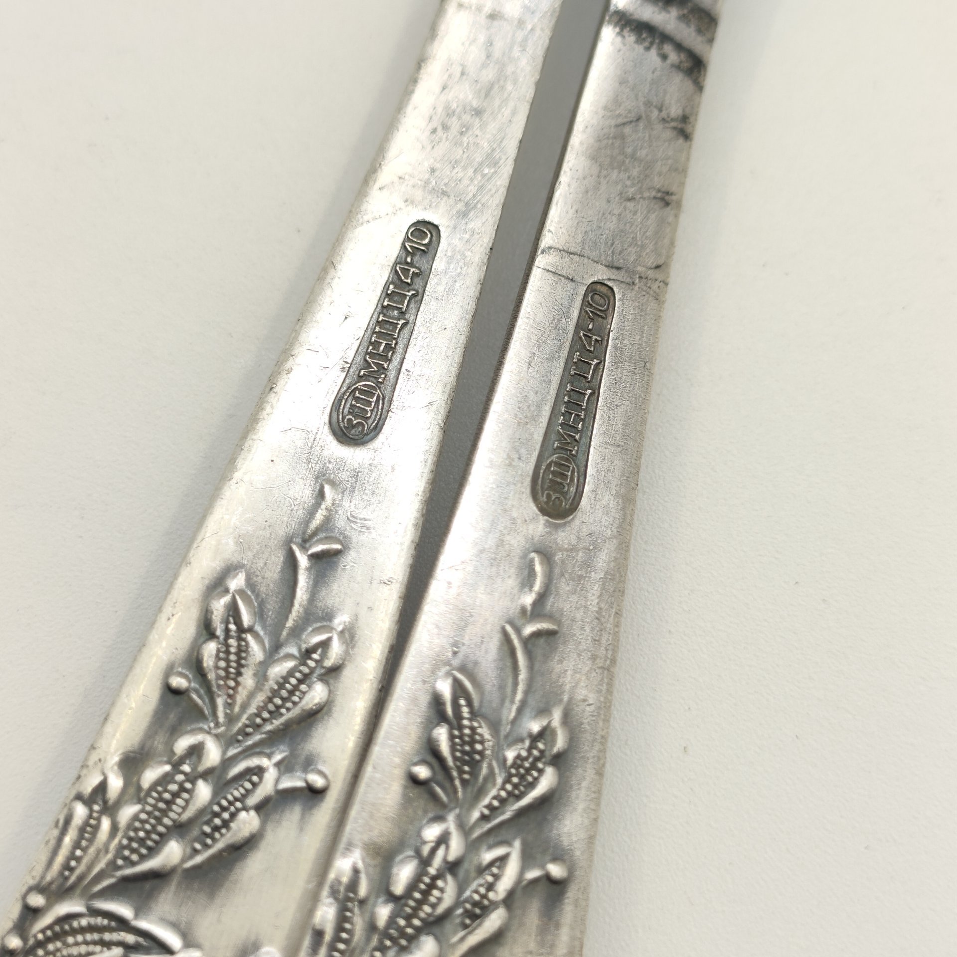 Набор из 2-х салатных ложек с растительным декором, мНЦ (медь-никель-цинк), Вольнянский завод столовых приборов им. Шевченко (ЗiШ, ЗиШ), СССР, 1960-1990 гг.