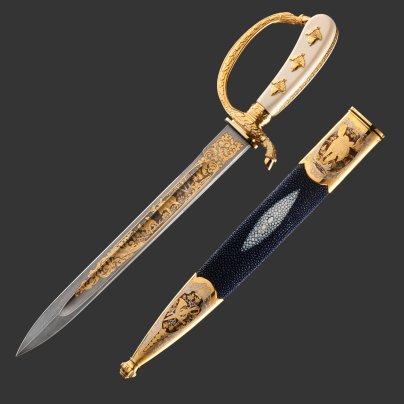 Кинжал охотничий «Хиршфангер», дамасская сталь, латунь, дерево, кожа ската, кость мамонта, золочение, литьевые элементы декора; в деревянном подарочном коробе с бархатным ложементом, Российская Федерация, 2024 г.