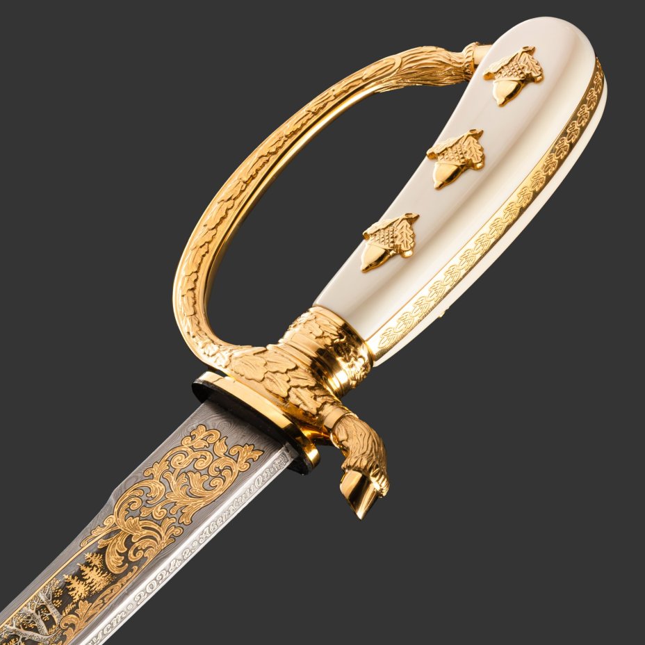 Кинжал охотничий «Хиршфангер», дамасская сталь, латунь, дерево, кожа ската, кость мамонта, золочение, литьевые элементы декора; в деревянном подарочном коробе с бархатным ложементом