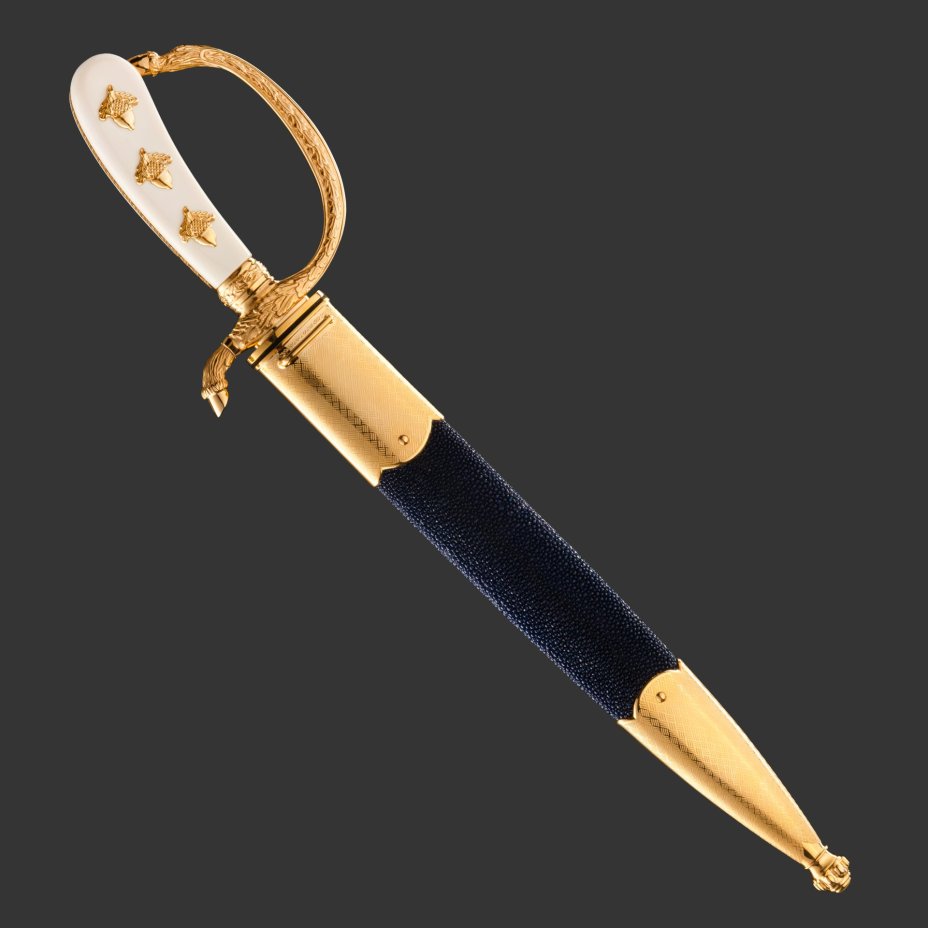 Кинжал охотничий «Хиршфангер», дамасская сталь, латунь, дерево, кожа ската, кость мамонта, золочение, литьевые элементы декора; в деревянном подарочном коробе с бархатным ложементом