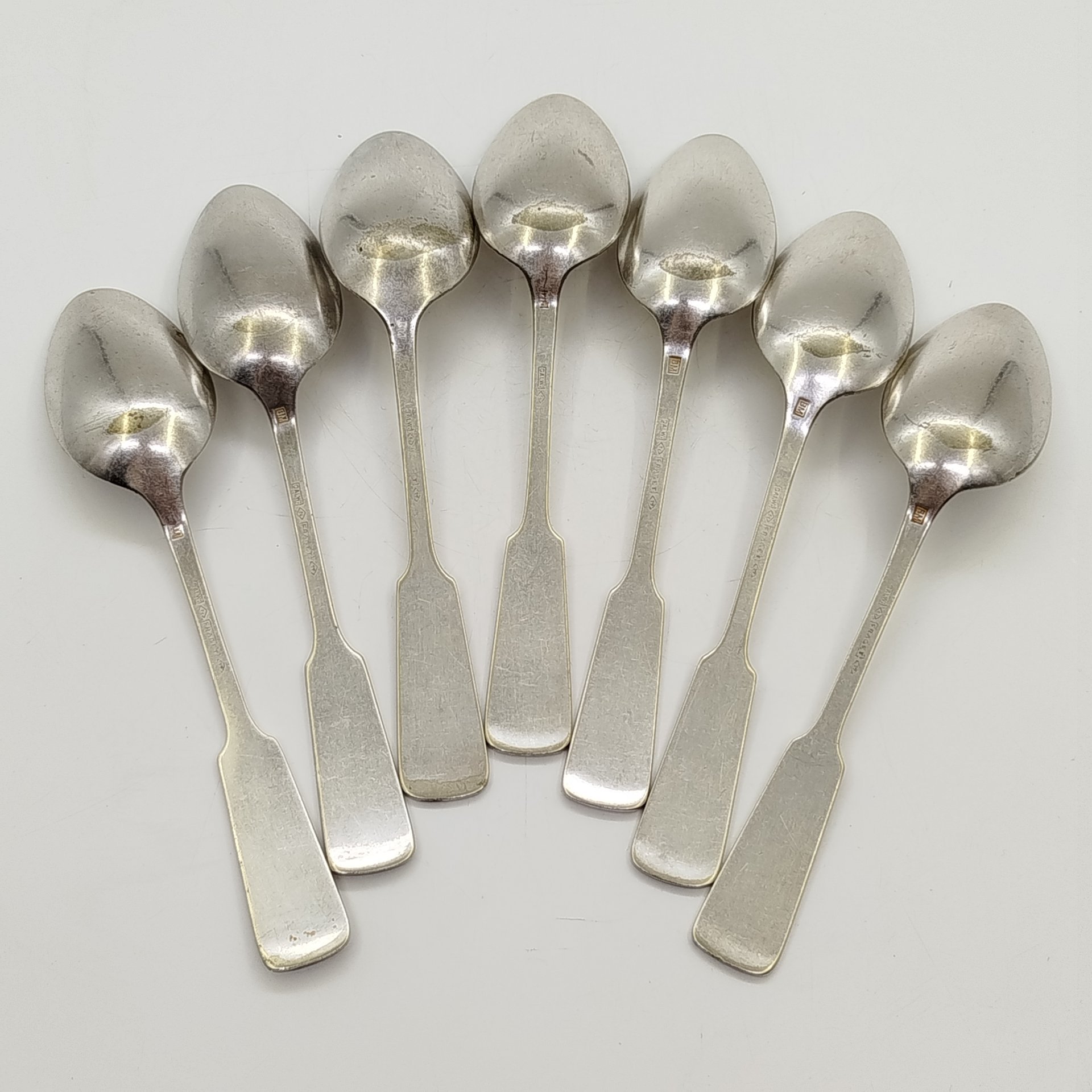 Набор из семи десертных ложек с инициалами "Y.B." на черенках, металл, серебрение, Fraget (Фабрика серебряных и плакированных изделий Иосифа Фраже), Царство Польское, 1870-1900 гг.