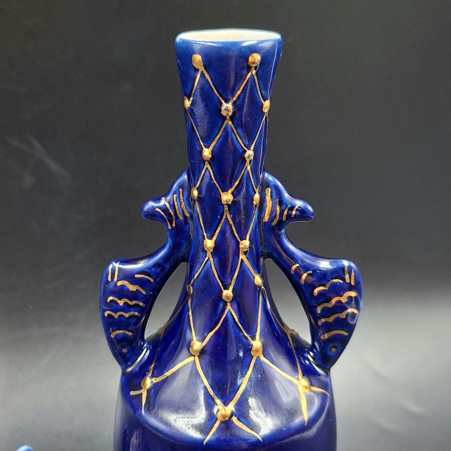 Набор туалетный «Ильмень-озеро» (лоток, шкатулка и декоративная ваза), автор Гаврилова Т.А., фарфор, крытье кобальтом, золочение, Бронницкий завод фарфоровых изделий «Возрождение», СССР, 1971-1981 гг.