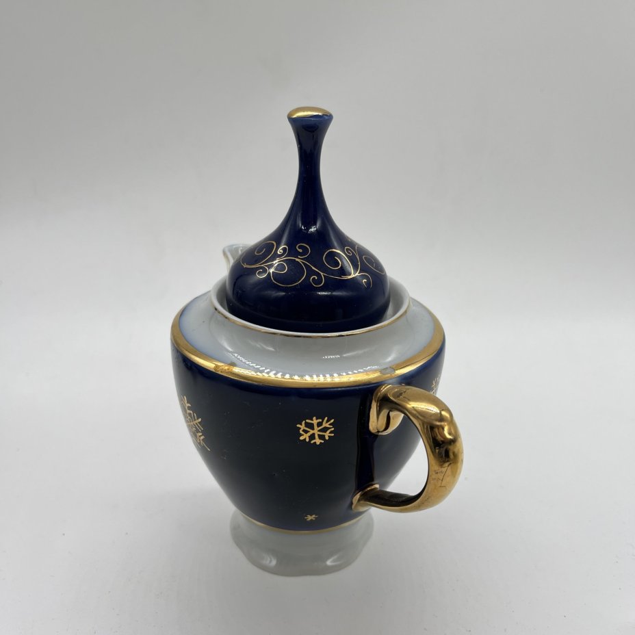Молочник с крышкой с золоченым декором (крышка подбор!), фарфор, крытье, кобальт, золочение, роспись, Довбышский фарфоровый завод (Довбыш), СССР, 1970-1990 гг.