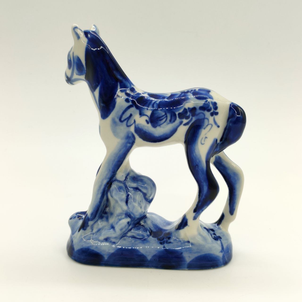 Статуэтка  "Жеребенок", Гжель, фарфор, роспись, Российская Федерация, 1991-2010 гг.