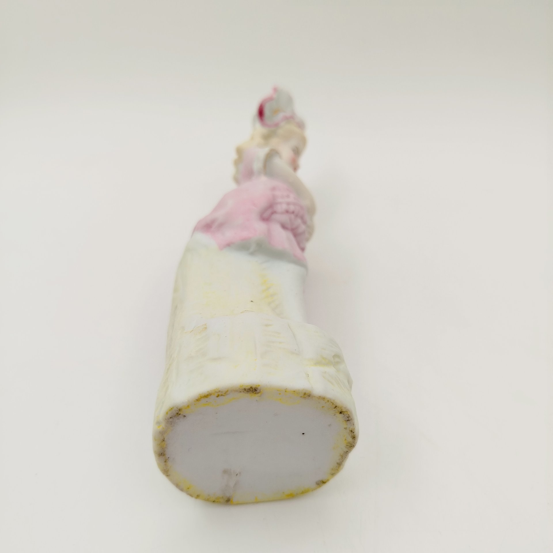 Статуэтка "Девочка в розовом с мячом"