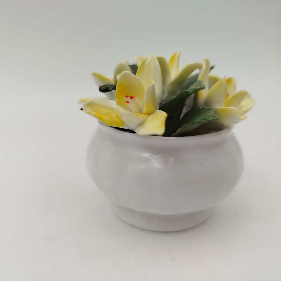 Статуэтка "Желтые цветы", мануфактура "Aynsley", фарфор, роспись, Великобритания, 1980-1990 гг.