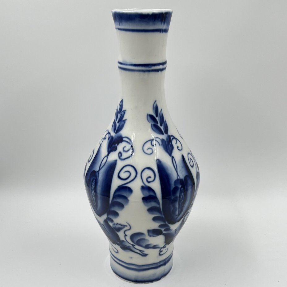 Ваза с цветочным декором, Гжель, фарфор, роспись, СССР, 1970-1990 гг.