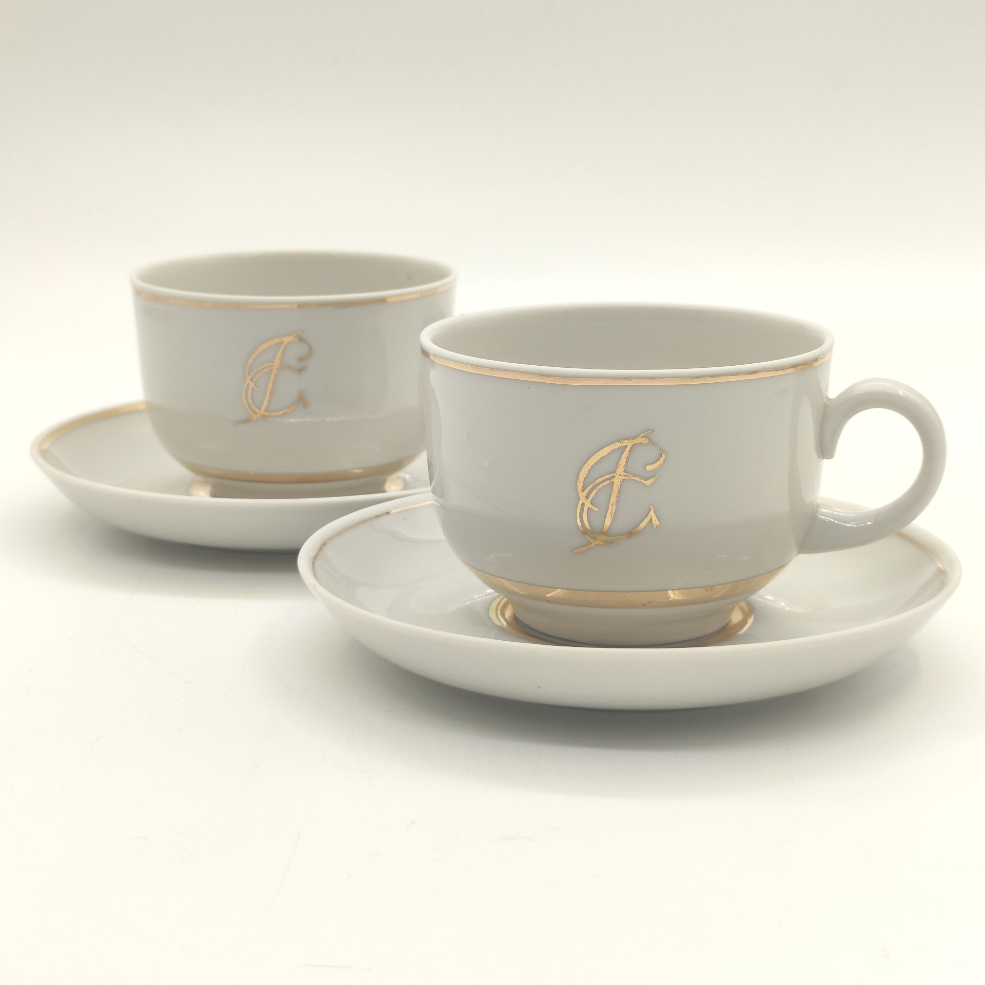 Набор из 2-х кофейных пар, украшенных инициалами "С.Р.", фарфор, золочение, Дулевский фарфоровый завод (Дулёво), СССР, 1990 г.