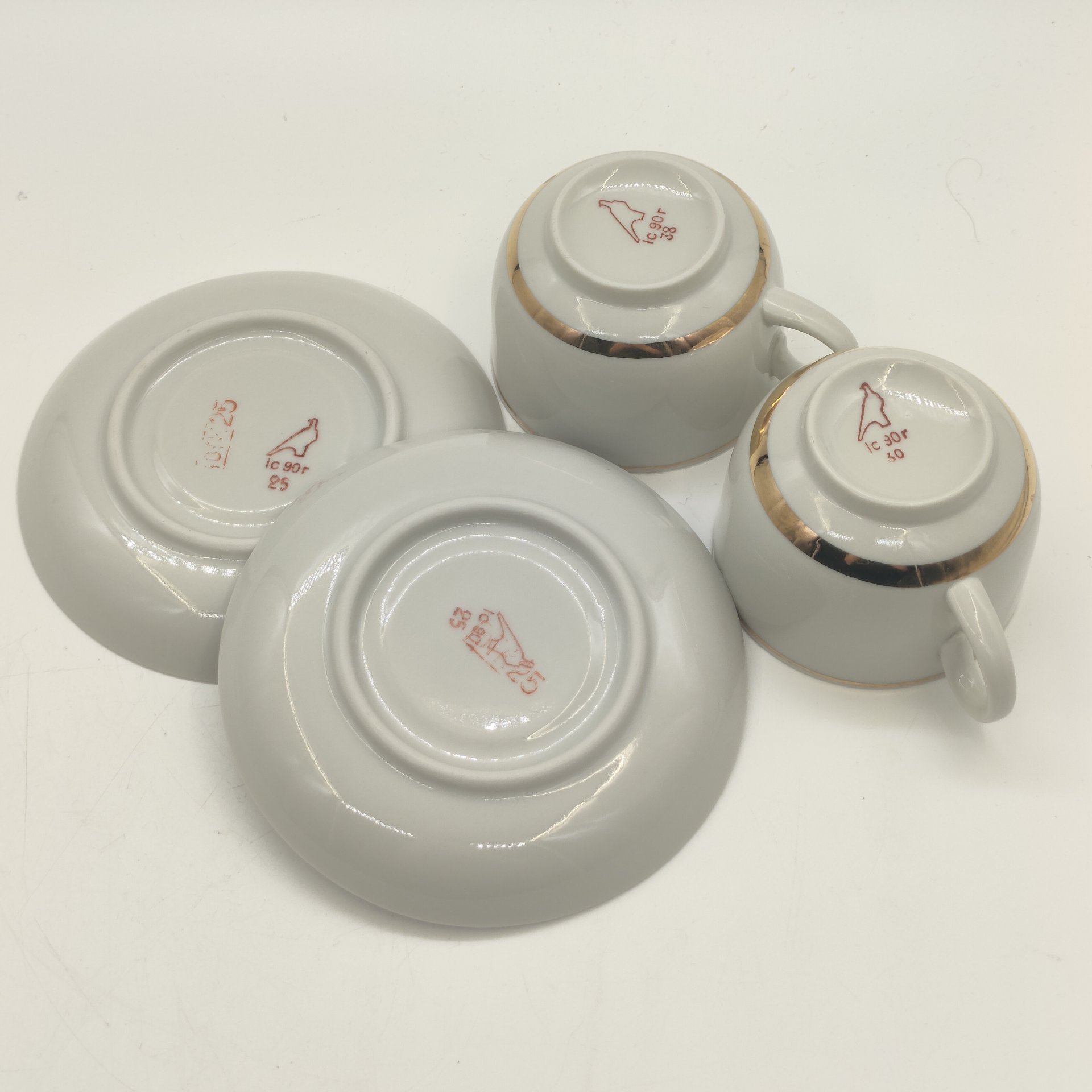 Набор из 2-х кофейных пар, украшенных инициалами "С.Р.", фарфор, золочение, Дулевский фарфоровый завод (Дулёво), СССР, 1990 г.