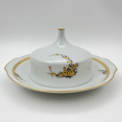 Маслёнка, украшенная цветочным декором