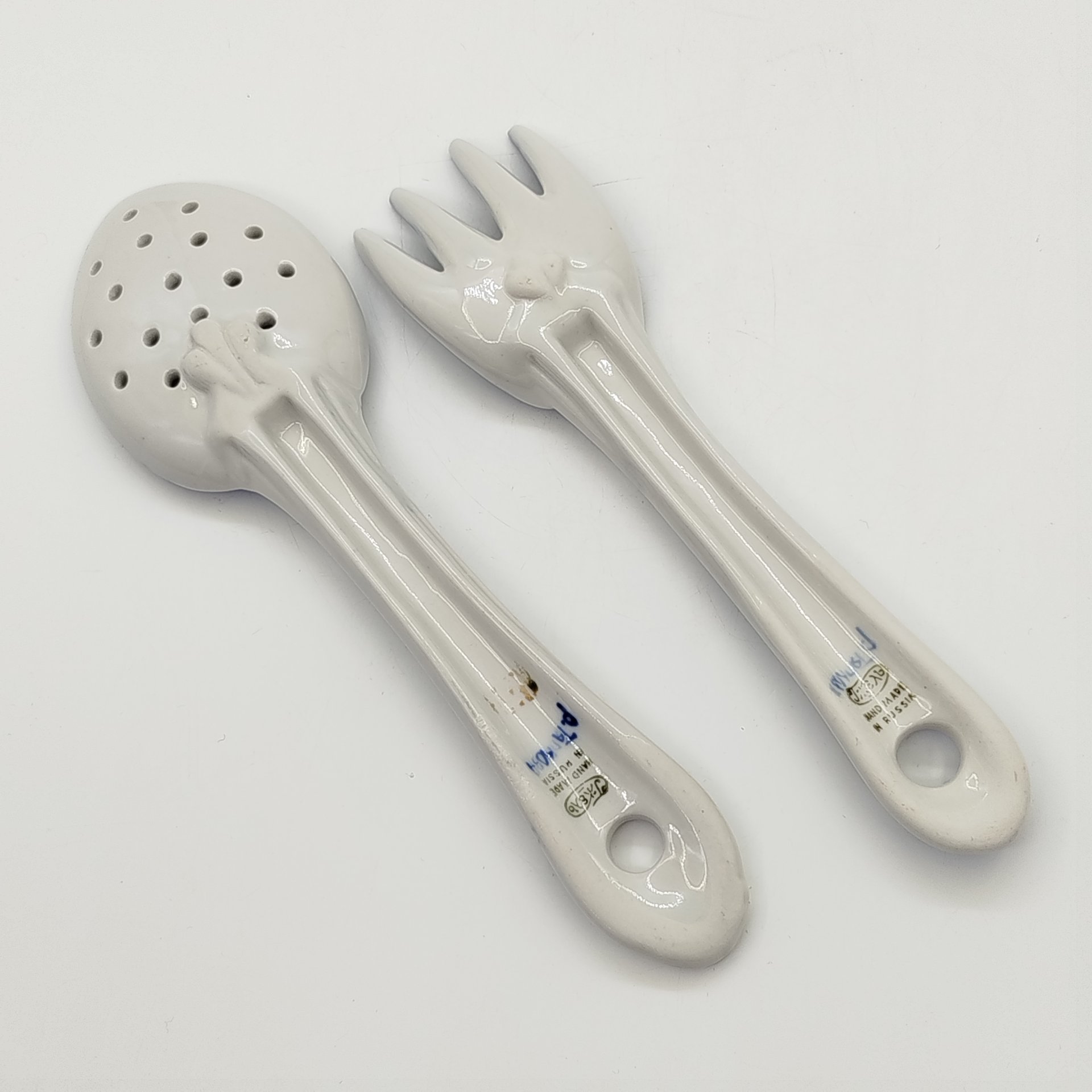 Набор сервировочный, состоящий из вилки и ложки (дуршлаг), с цветочным декором, р. Тяпкова