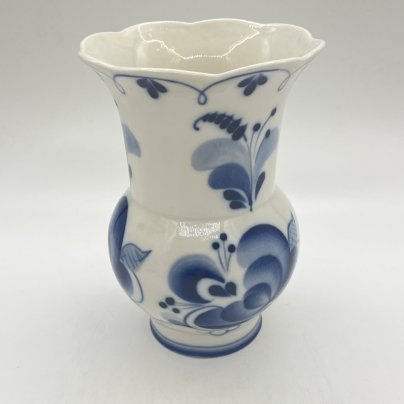 Ваза с цветочным декором