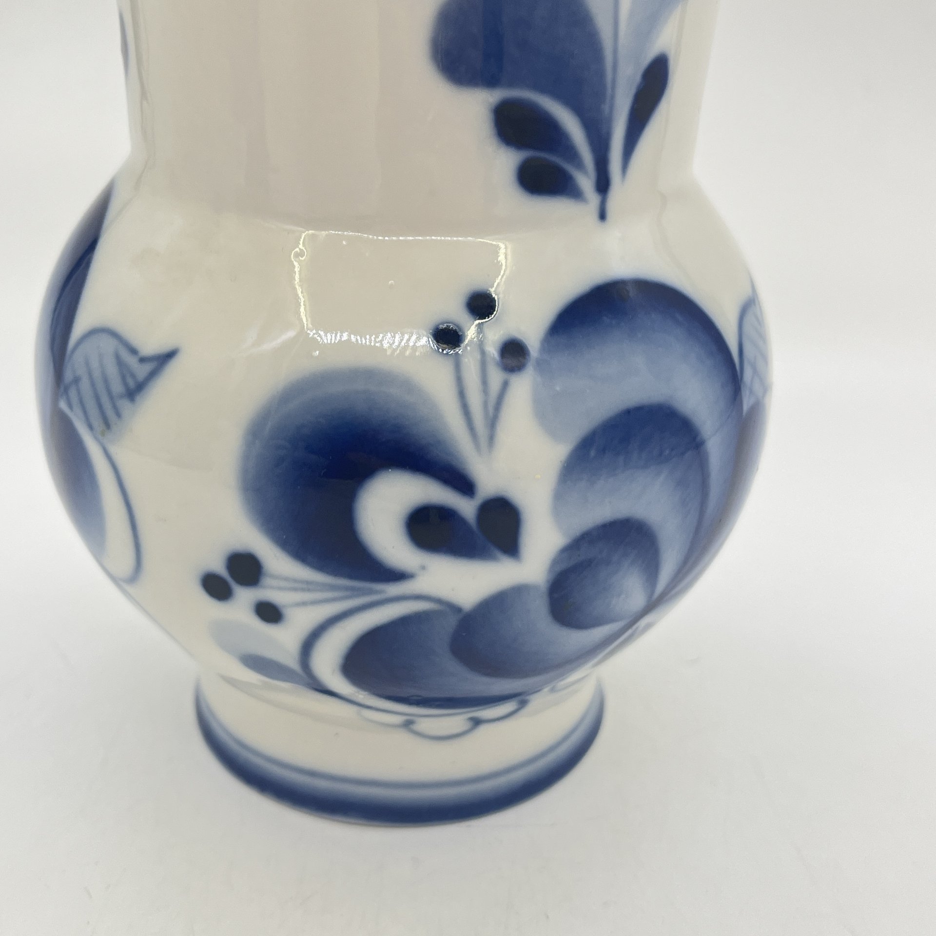 Ваза с цветочным декором