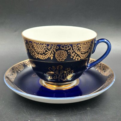 Пара чайная "8 марта", фарфор, крытье кобальтом, золочение, Ленинградский фарфоровый завод (ЛФЗ), СССР, 1970-1992 гг.