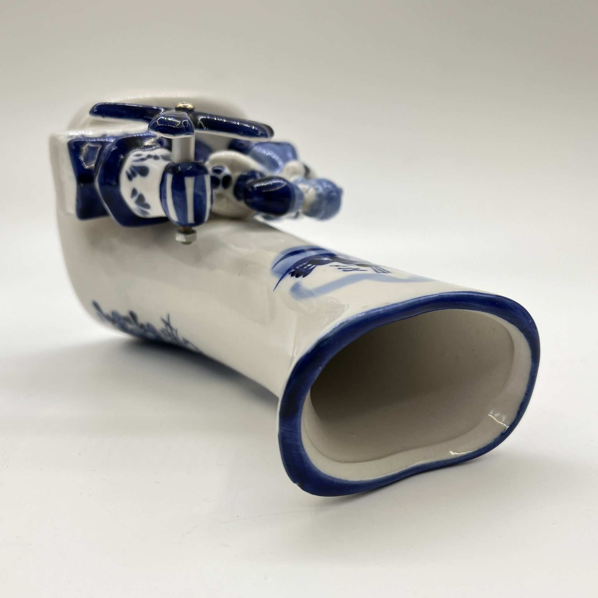 Ваза "Поцелуй на мельнице", фарфор, роспись, металл, Нидерланды, 1980-2000 гг.