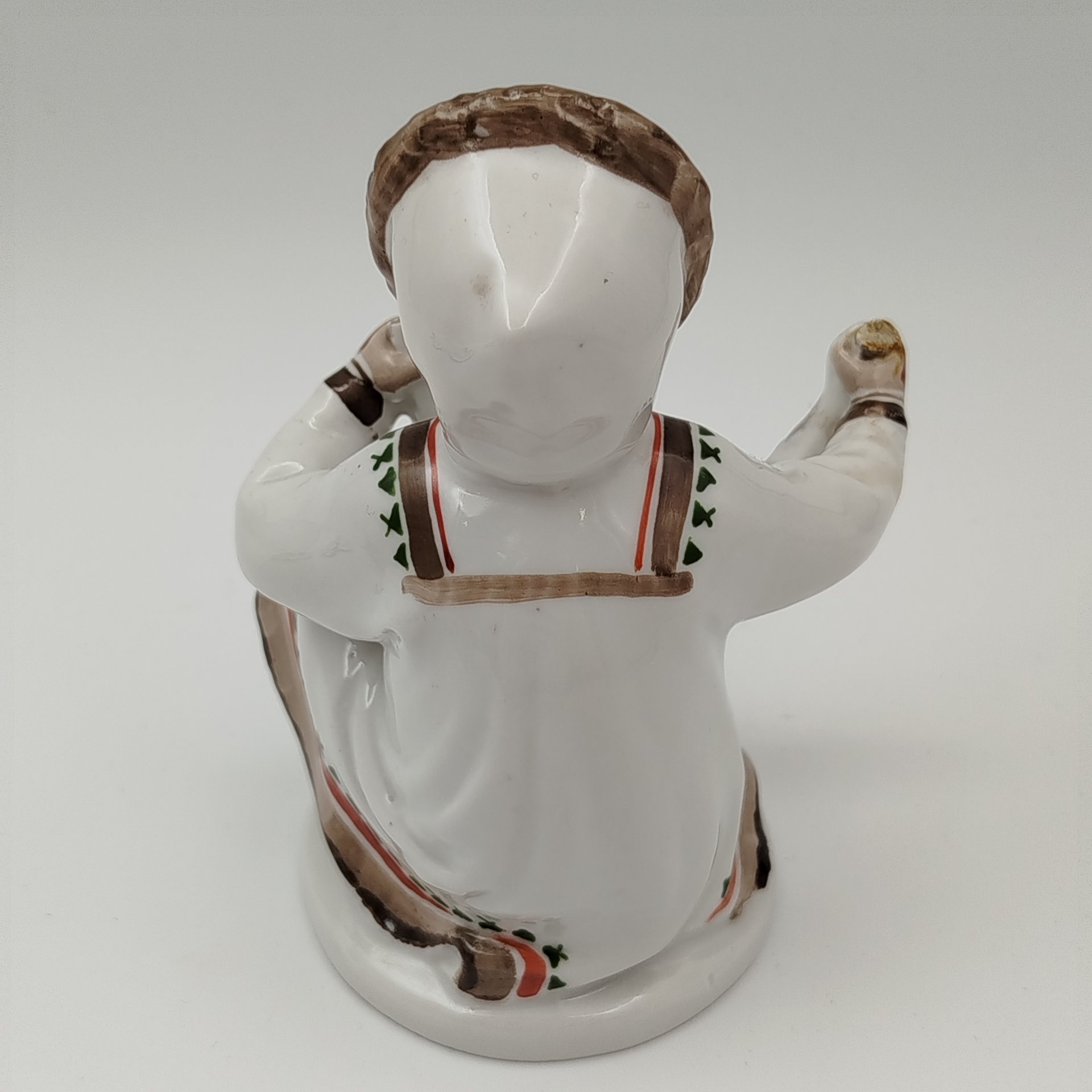 Статуэтка "Девочка-якутка с севрюгой"