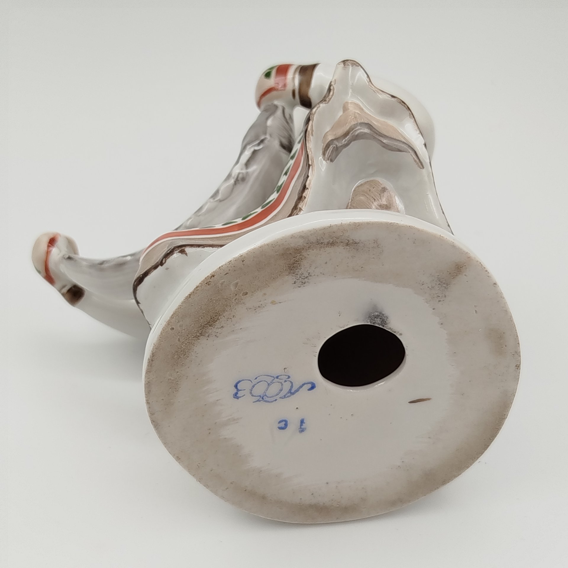 Статуэтка "Девочка-якутка с севрюгой"