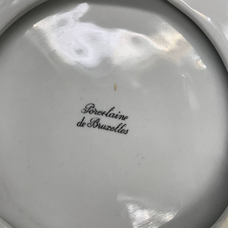 Пепельница для сигар  с декором из полевых цветов, Porcelaine de Bruxelles, фарфор, деколь, золочение