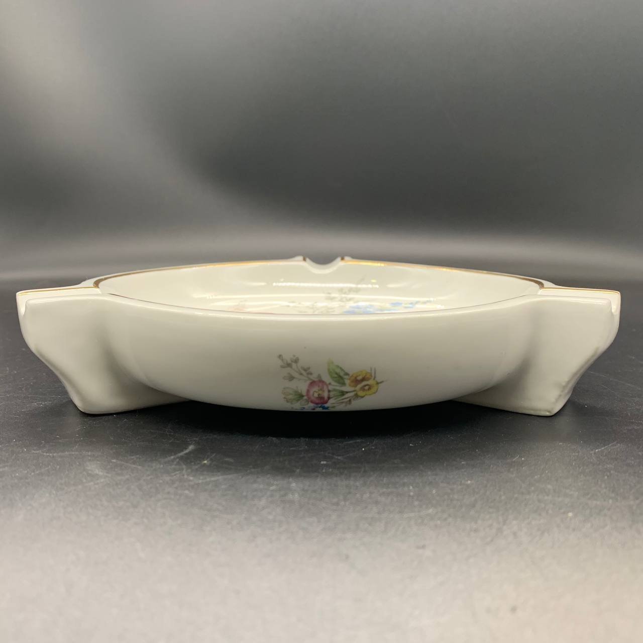 Пепельница для сигар  с декором из полевых цветов, Porcelaine de Bruxelles