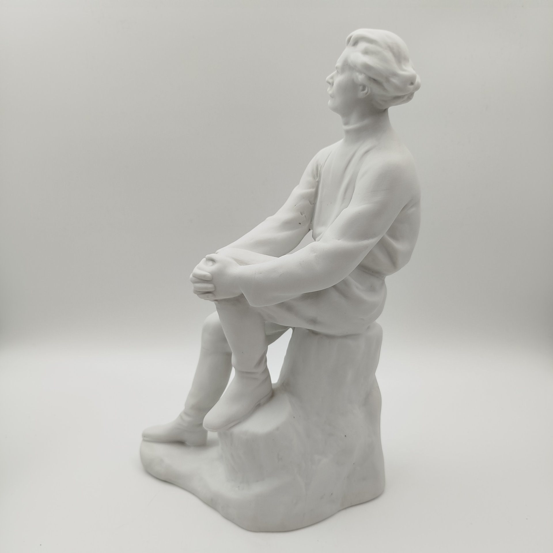 Статуэтка "Максим Горький", автор В.Г. Стамов, Ленинградский фарфоровый завод (ЛФЗ)