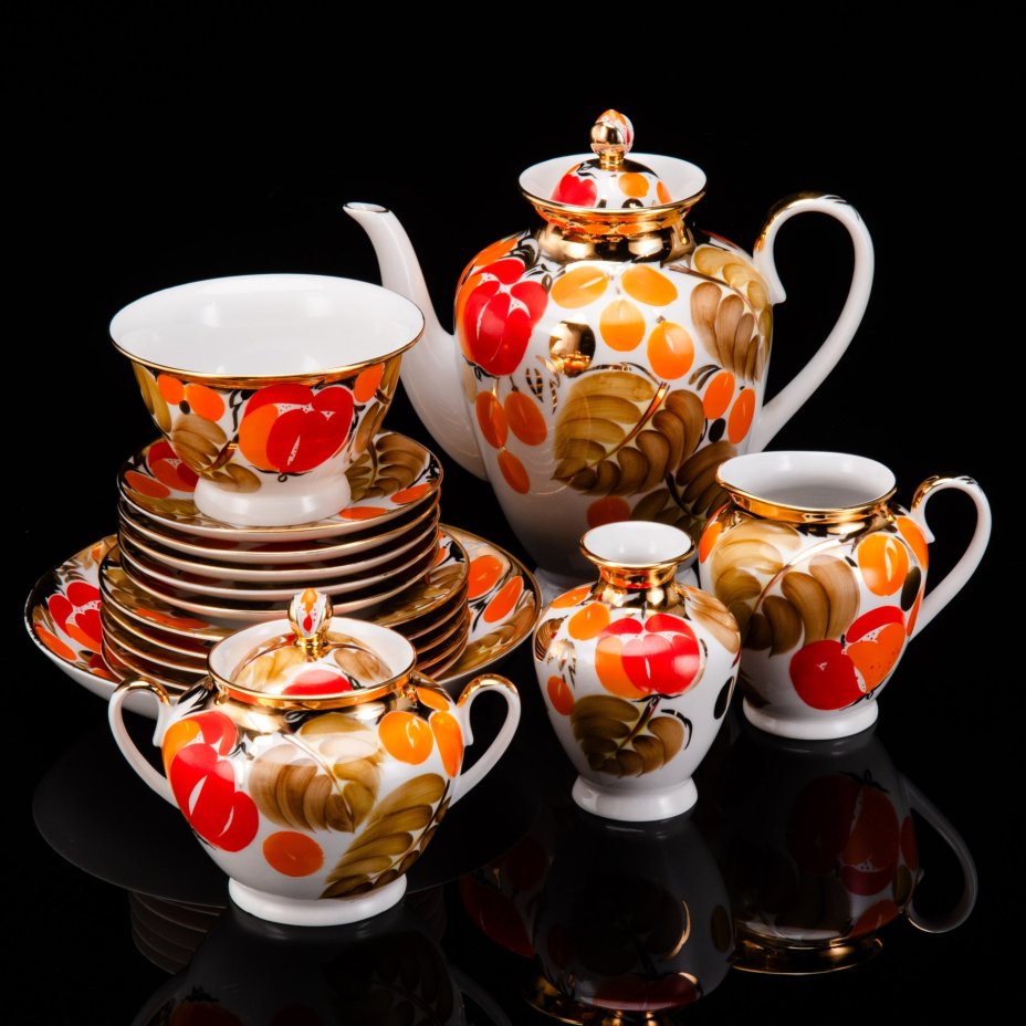 Сервиз кофейный "Щедрая осень" на 5 персон (21 предмет), автор рисунка Н.Б. Гусева, автор формы С.Е. Яковлева, фарфор, роспись, золочение, Ленинградский фарфоровый завод (ЛФЗ), СССР, 1960-1970 гг.