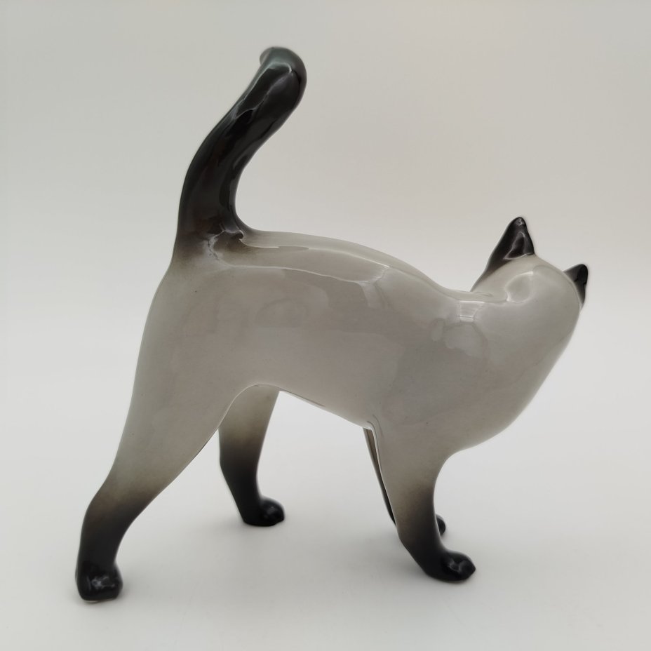 Статуэтка "Сиамская кошка", скульптор И.И. Ризнич, Ленинградский фарфоровый завод (ЛФЗ)