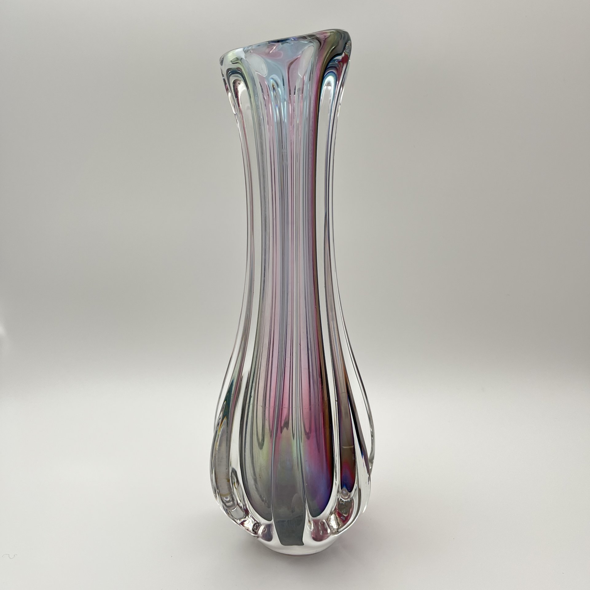 Ваза "Стиляга", автор П.И. Зинченко, стекло, гутная техника, Ленинградский завод художественного стекла (ЛЗХС), СССР, 1970-1990 гг.