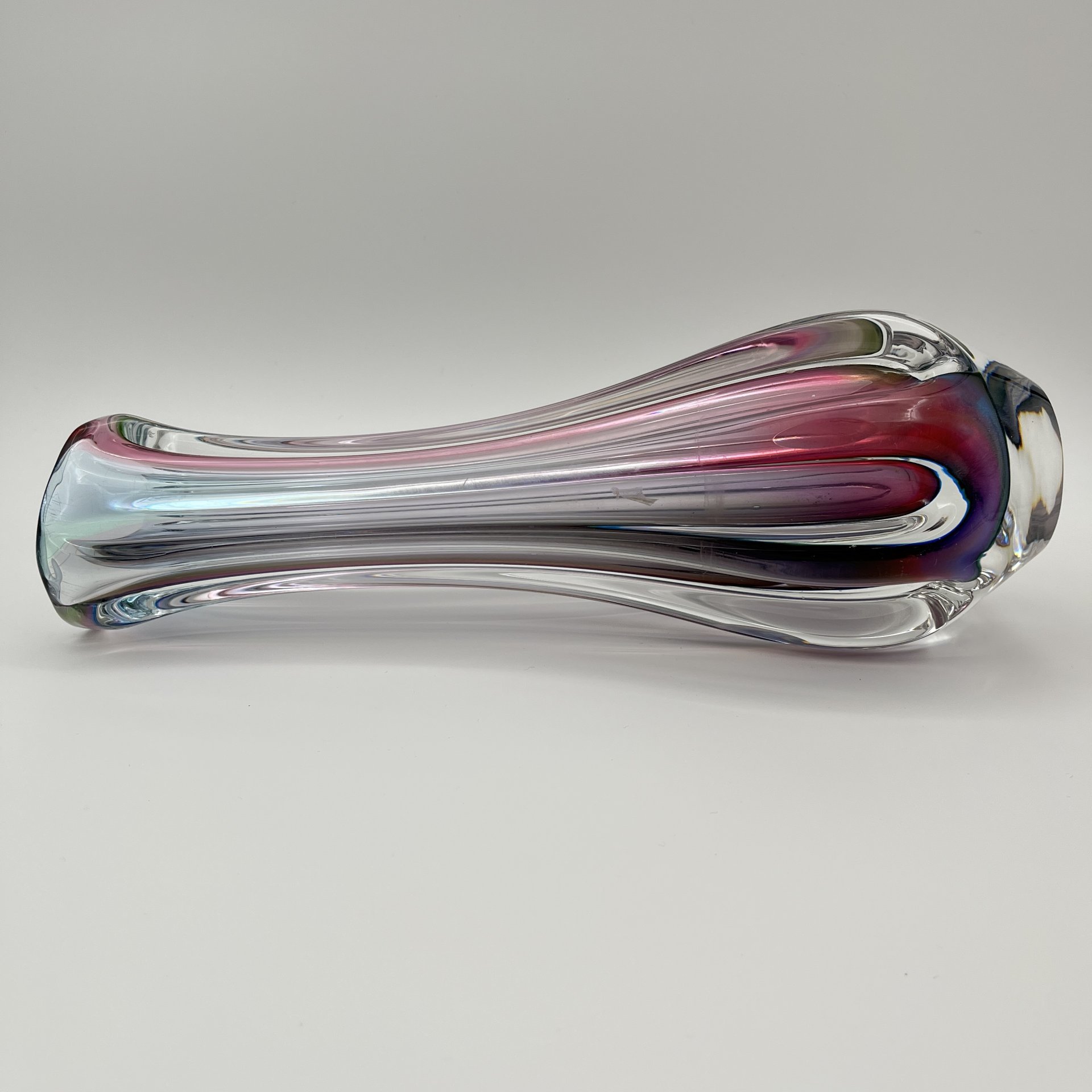 Ваза "Стиляга", автор П.И. Зинченко, стекло, гутная техника, Ленинградский завод художественного стекла (ЛЗХС), СССР, 1970-1990 гг.