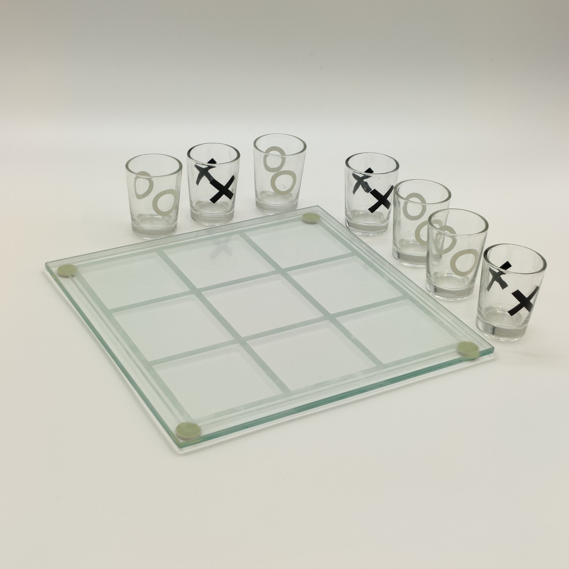 Игра настольная "Крестики-нолики" (7 стопок и доска), стекло, деколь, Китай, 2010-2020 гг.