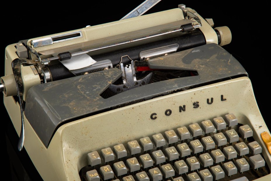 Машинка печатная "Consul Model 221" серого цвета в оригинальном кофре