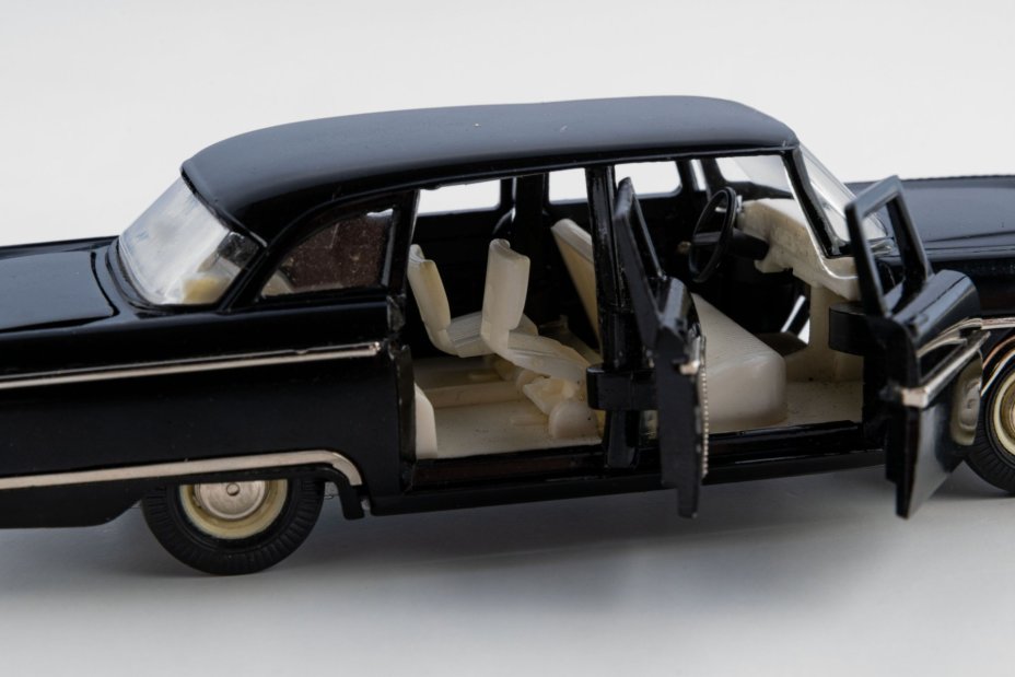 Модель автомобиля ГАЗ-13 "Чайка" № А 15, в родной коробке в масштабе 1:43, Саратовский завод «Тантал»