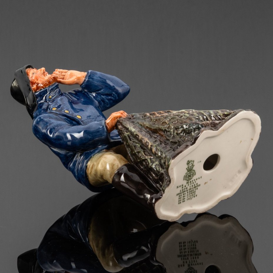 Статуэтка "Морской улов" ("Рыбак с сетью", "Sea Harvest"), скульптор Mary Nicholl, Royal Doulton