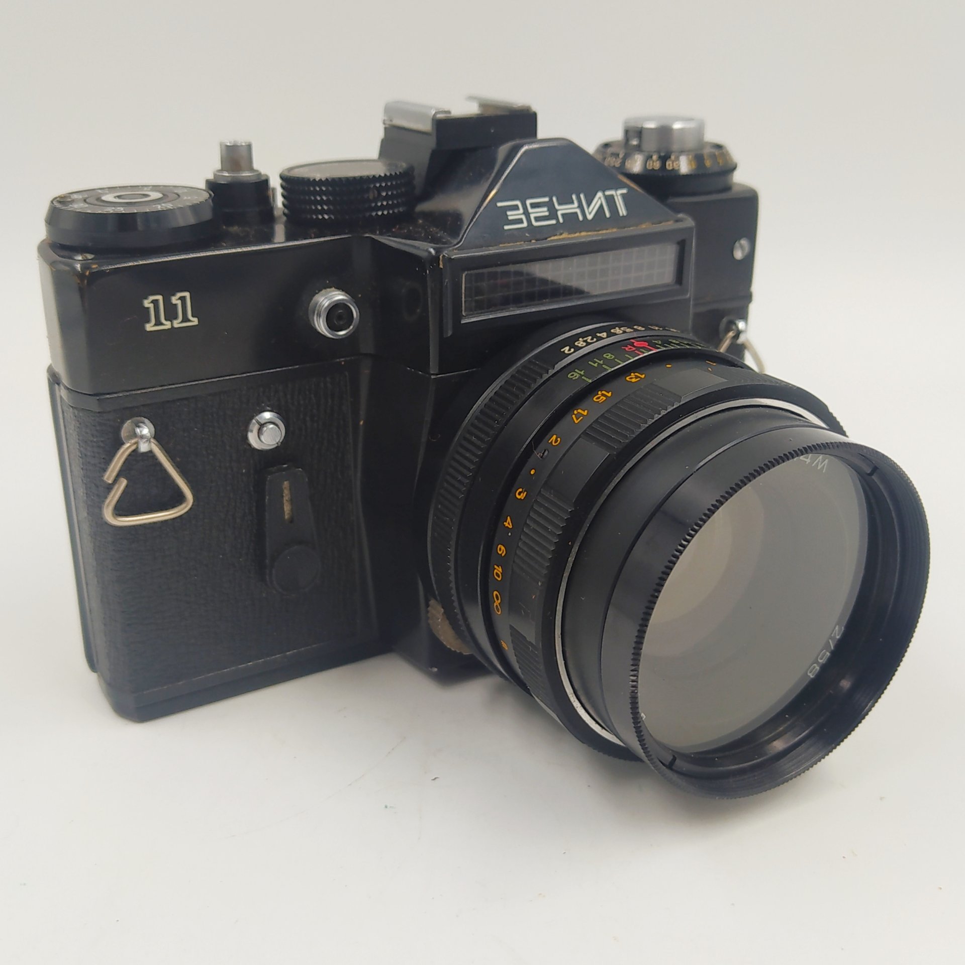 Фотоаппарат "Зенит-11" с объективом "Гелиос-44М" в оригинальном кофре, металл, стекло, пластик, кожа, Красногорский механический завод (КМЗ), СССР, 1982-1992 гг.