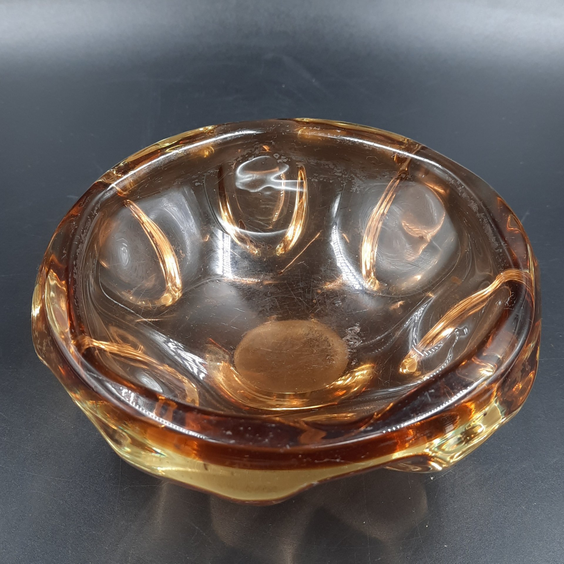 Пепельница янтарного оттенка, цветное стекло, СССР, 1960-1980 гг.