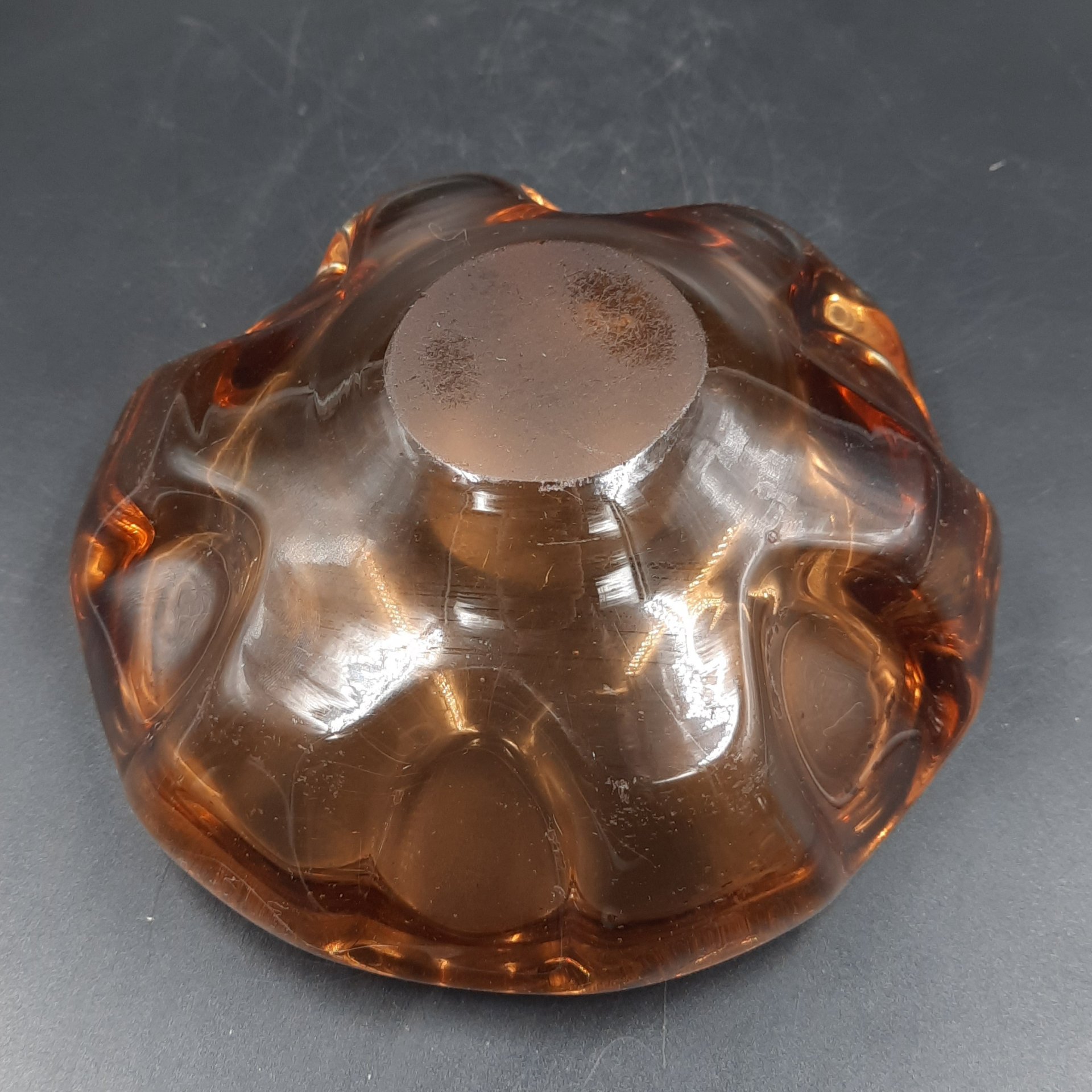 Пепельница янтарного оттенка, цветное стекло, СССР, 1960-1980 гг.