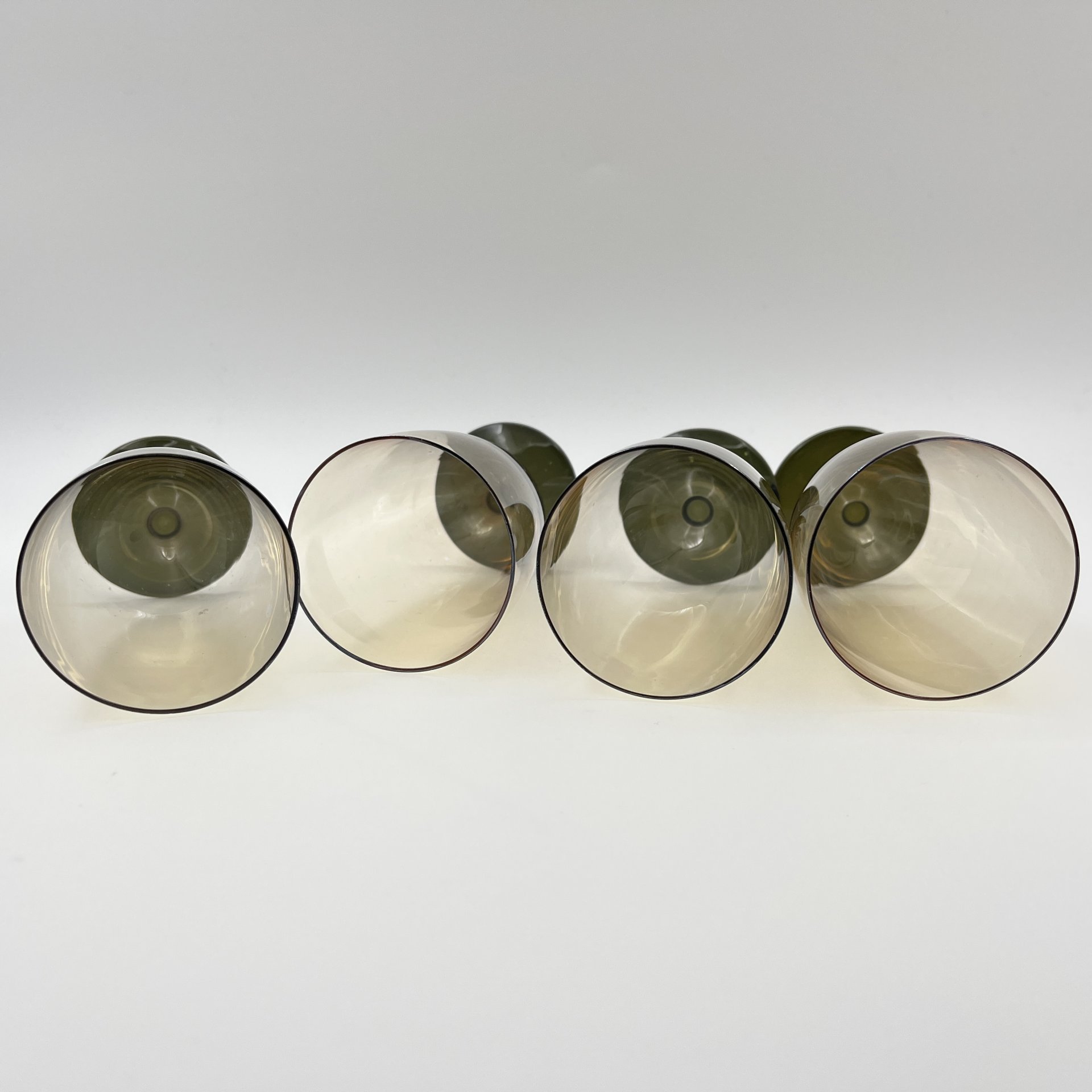 Набор бокалов золотистого цвета на 4 персоны, стекло, СССР, 1980-1990 гг.