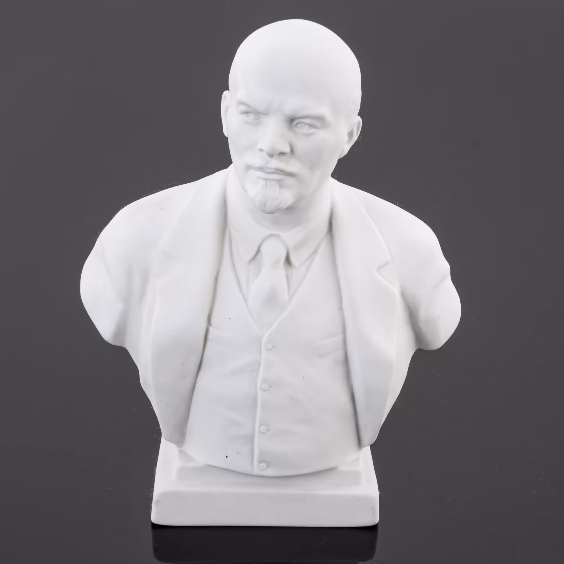 Бюст "Владимир Ильич Ленин",  автор В.Я. Боголюбов, Ленинградский фарфоровый завод (ЛФЗ)