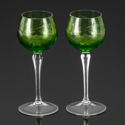 Набор бокалов тет-а-тет зеленого оттенка, украшенный растительным декором, цветное стекло, резьба, Германия, 1960-1980 гг.