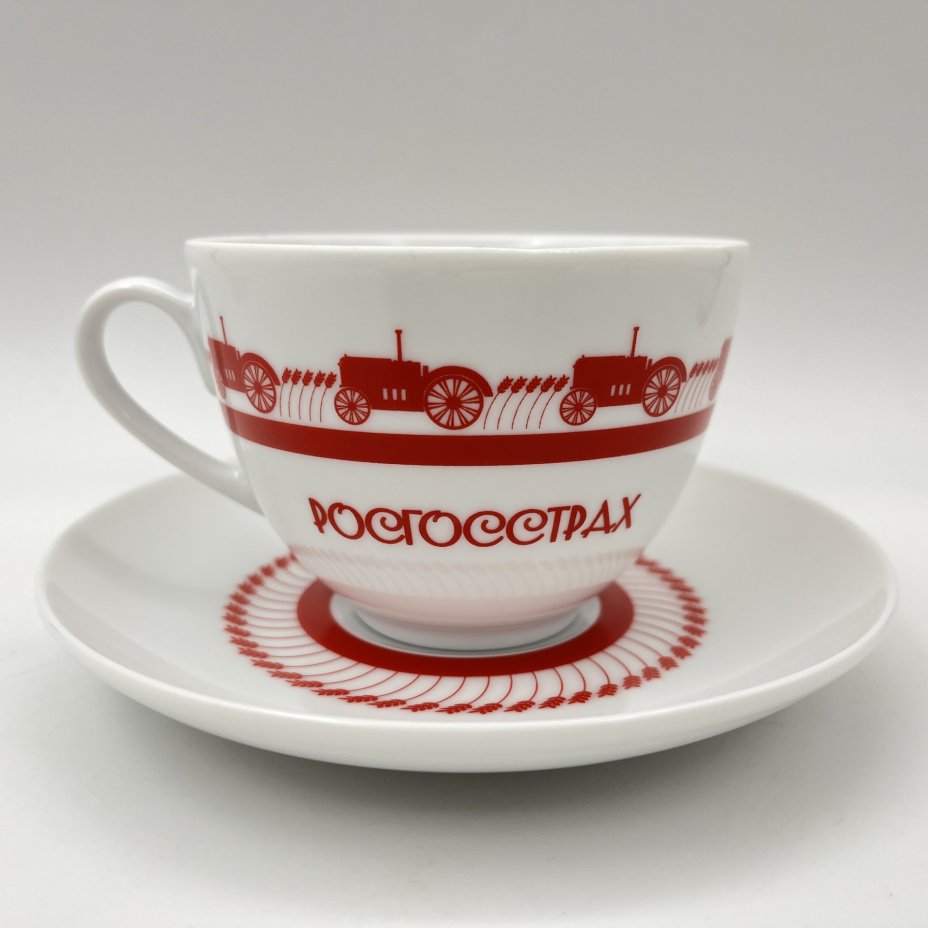 Пара чайная "Росгосстрах", украшенная изображением тракторов, в оригинальной упаковке