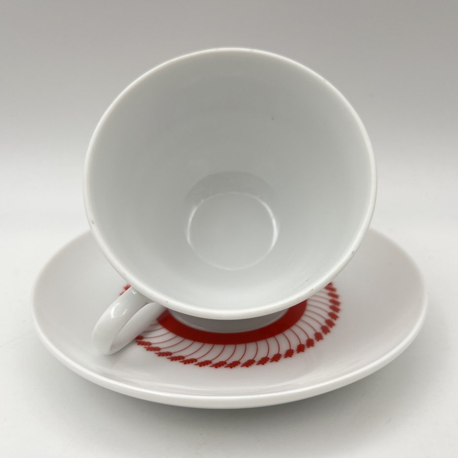 Пара чайная "Росгосстрах", украшенная изображением тракторов, в оригинальной упаковке