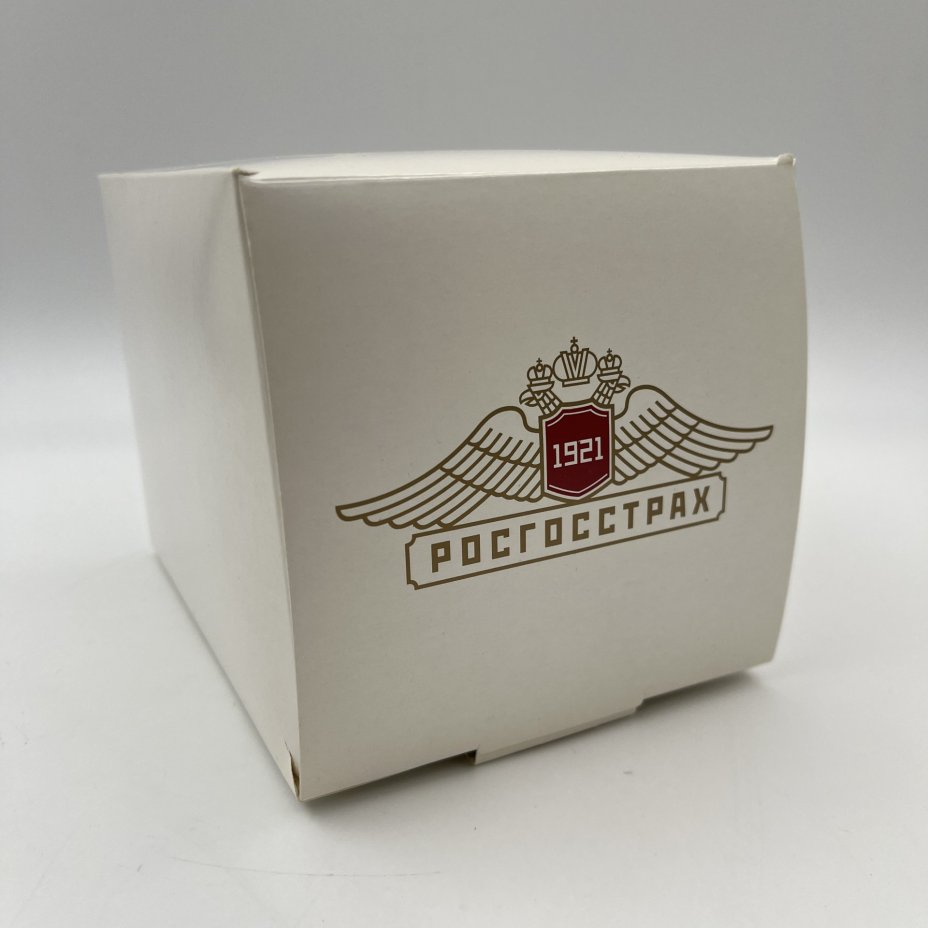 Пара чайная "Росгосстрах", украшенная изображением тракторов, в оригинальной упаковке