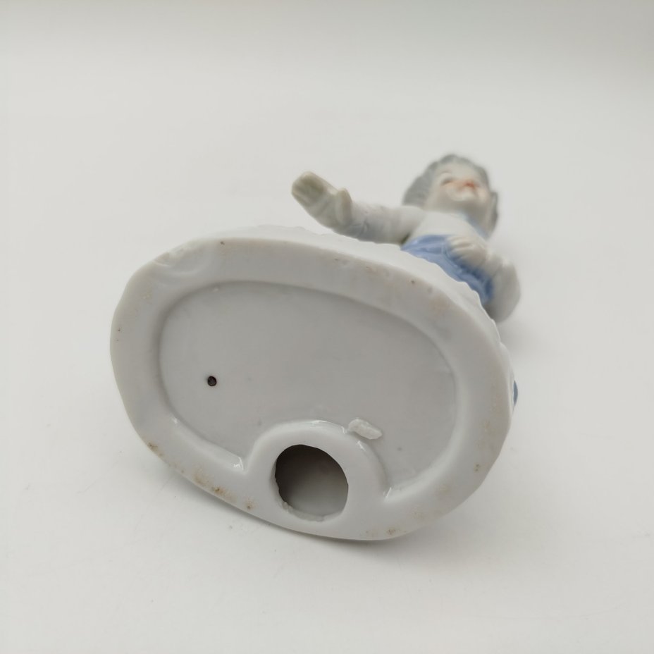 Статуэтка "Мальчик с собакой", фарфор, роспись, Европа, 2000-2010 гг.